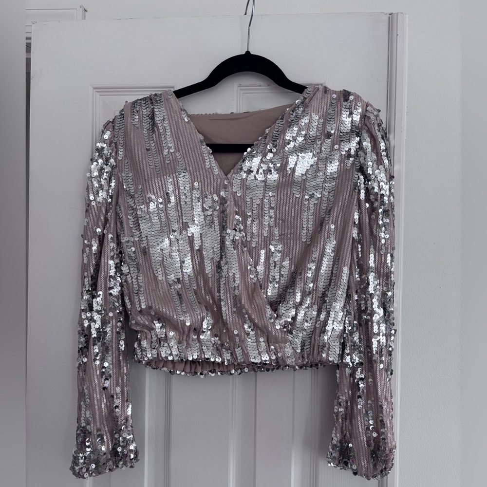 Sequin V-Neck Long Sleeve Top